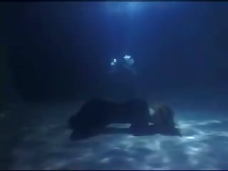 Pod vodo x ocenjeno film captive 1