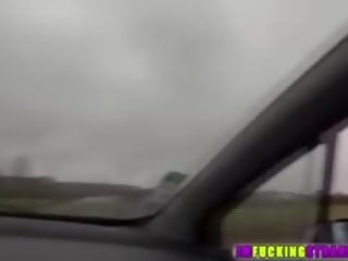Francese rossa autostoppista nikita belluci prende scopata da bellimbusto