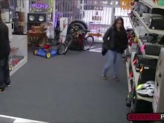 Shoplifter merr fucked në shmang burg