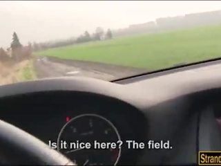 Hitchhiker cristin caitlin geneukt door vreemdeling kameraad in de auto