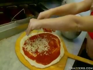 Coño backed pizza