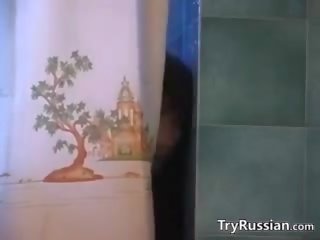 Ρώσοι πράξη κώλος να στόμα σε ο μπάνιο