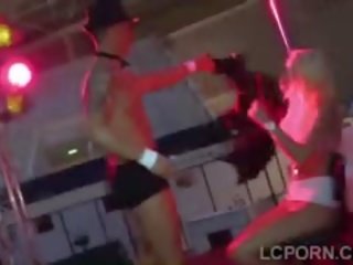 Πρόστυχος πορτογαλικό πόλος χορεύτρια fucks ένα gifted γυμνό