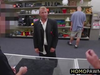Groom engages in trio homo