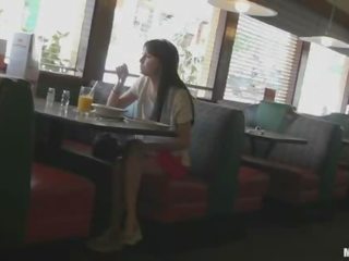 美女 spotted 在 该 diner 性交 硬