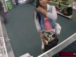 Ebony And sedusive Chick Looking For A Golf Club Gets Fucked