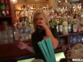 Pelayan bar rihanna samuel seks untuk uang