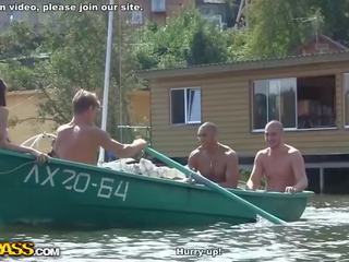 魅力的な ブルネット 近く ザ· lake ハードコア ファック ビデオ