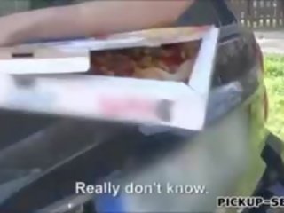 Pizza tarne tüdruk liliane perses koos tema klient