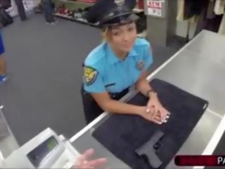 Menggiurkan polis mendapat fucked oleh kedai pemilik
