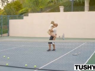 Vroče da trot smashing jebemti s na tenis trener