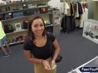 Booby koledža meita fucks pie the pawnshop