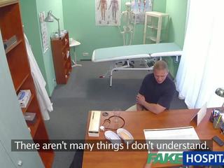 Fantastic brunet şepagat uýasy gives patient