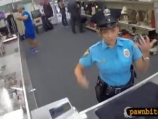 ענק ציצים משטרה קצין pawns שלה כוס ו - מזוין