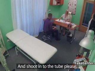 Ongelooflijk verpleegster helping fat naar sperma