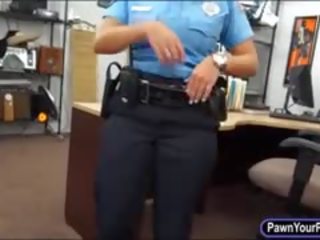 Warga latina polis pegawai fucked oleh pawn budak sekolah dalam yang bilik belakang