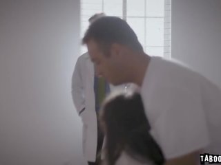 Lekarze michael i chad ruch ich kurki closer do nymphomaniac pacjent emily