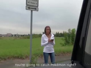 Stupendous quente pokemon caçador mamalhuda femme fatale convencido para caralho desconhecido em dirigindo furgão