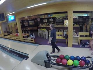 Hunt4k. gençlik penetrates beguiling diva süre emmek çalış bowling