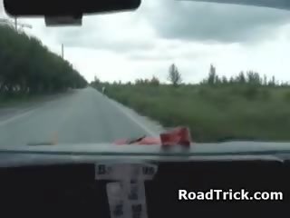 Elbűvölő barna szopás fasz -ban vissza ülés a kisteherautó