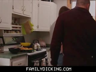 Steg pappa och hans två söner på thanksgiving